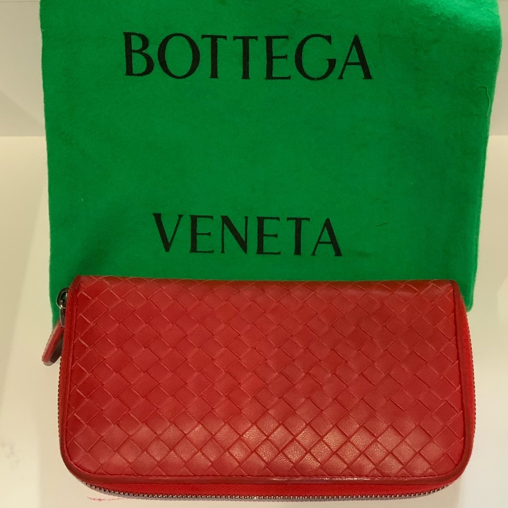 ❤️❤️ Bottega Veneta red Long Zip Wallet❤️❤️